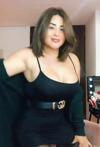 2. Hermosa Aracely Ordaz Campos Enseña Escote Con Vestido Negro