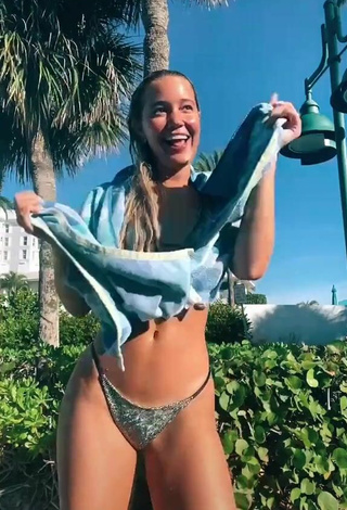 5. Adorable Olivia Ponton Con Bikini Plata