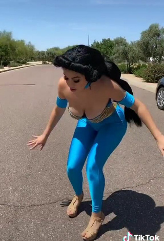 4. Sexy Jailyne Ojeda Ochoa Enseña Disfraces