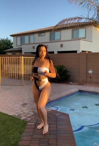 3. Caliente Jailyne Ojeda Ochoa Enseña El Culo En La Piscina