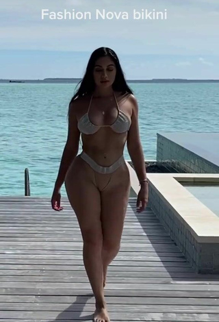 4. Sexy Jailyne Ojeda Ochoa Con Mini Bikini Beige En El Mar