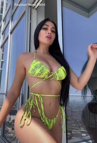 2. Más Caliente Jailyne Ojeda Ochoa Con Bikini Serpiente En El Balcón