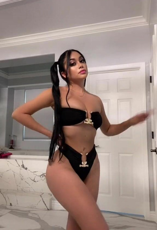 2. Hermosa Jailyne Ojeda Ochoa Con Bikini Azul Negro