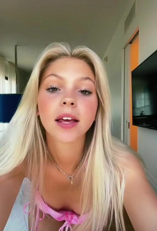 4. Atractiva Jordyn Jones Con Seductores Bikini Rosa