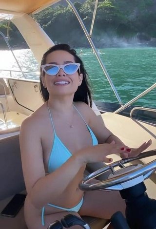 2. Sexy Juliette Freire Con Bikini Blanco En Un Barco