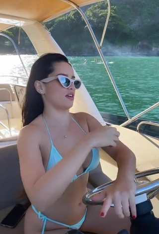 5. Sexy Juliette Freire Con Bikini Blanco En Un Barco