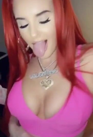 5. Hermosa Justina Valentine Enseña El Culo