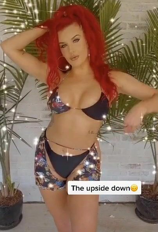 5. Más Caliente Justina Valentine Enseña Escote Con Bikini