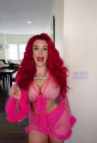 2. Hermosa Justina Valentine Enseña Escote Con Bikini Rosado Margarita