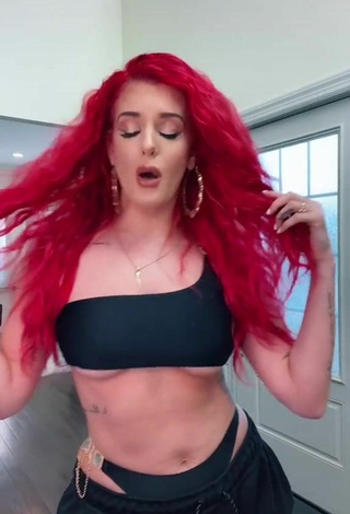 3. Guapísima Justina Valentine Con Atractivos Bikini Negro