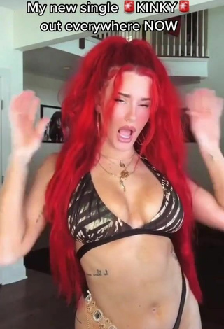 2. Atractiva Justina Valentine Con Seductores Bikini