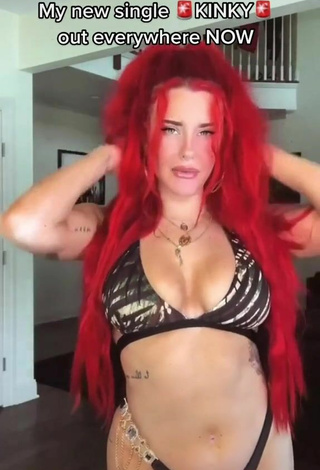 4. Atractiva Justina Valentine Con Seductores Bikini