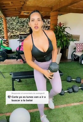 Bonita Karla Bustillos con Sujetador Deportivo Negro