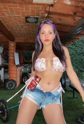 5. Sexy Karla Bustillos Con Sujetador De Bikini