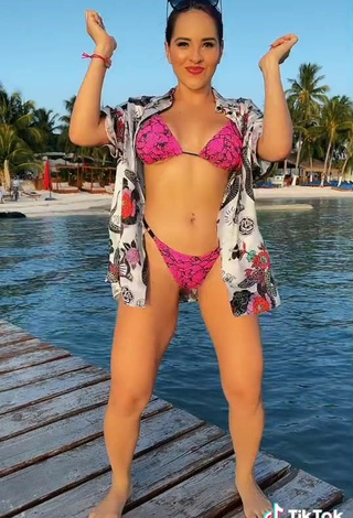 4. Preciosa Karla Bustillos Con Bikini Serpiente En La Playa