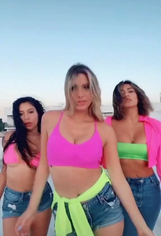 Sexy Lele Pons enseña escote con Top Corto