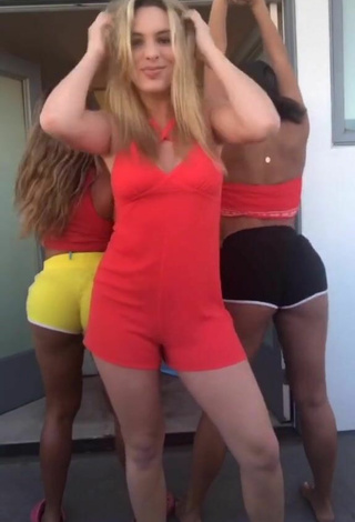 3. Sexy Lele Pons Enseña El Culo