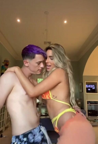 2. Sexy Lele Pons Con Sujetador De Bikini