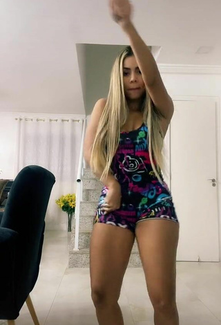 Sexy Lea Araujo con Mono