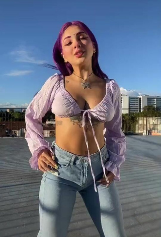 Bonita Lilacoloridas con Top Corto Morado