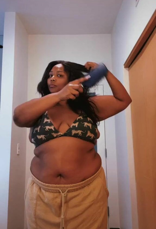 4. Caliente Lizzo Con Sujetador De Bikini