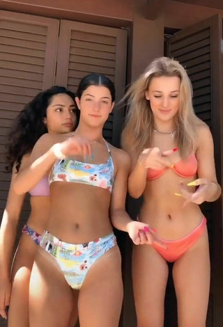 5. Sexy Madi Monroe Con Bikini