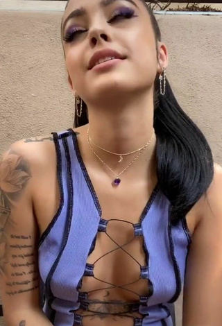 3. Sexy Malu Trevejo Con Top Bombacho Morado Sin Brasier