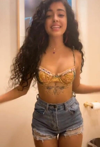 4. Increíble Malu Trevejo Con Sujetador De Bikini