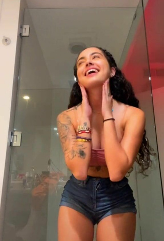 Sexy Malu Trevejo Enseña el culo