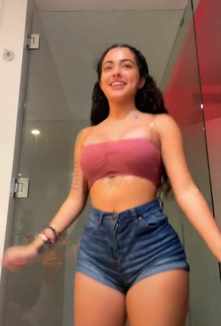 4. Sexy Malu Trevejo Enseña El Culo