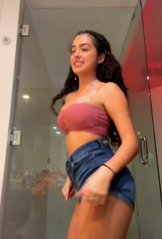 5. Sexy Malu Trevejo Enseña El Culo