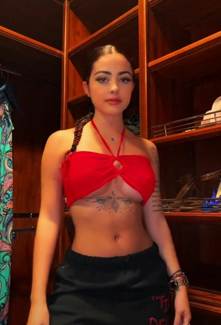 Dulce Malu Trevejo con Top Corto Rojo