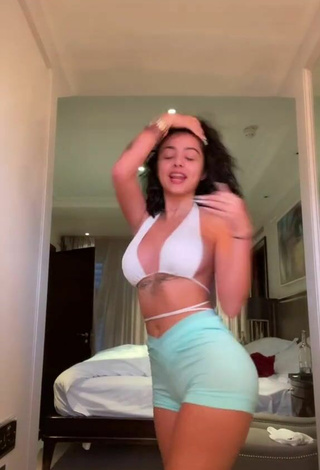 2. Guapísima Malu Trevejo Con Atractivos Sujetador De Bikini