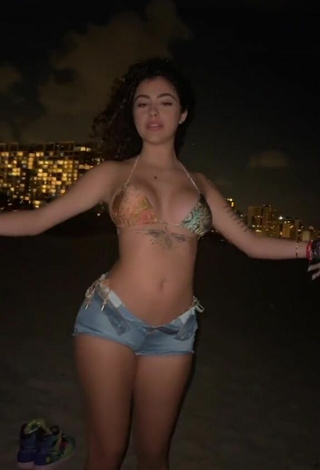 2. Atractiva Malu Trevejo Con Seductores Sujetador De Bikini