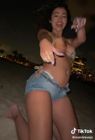 5. Caliente Malu Trevejo Con Sujetador De Bikini