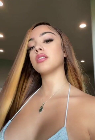 Preciosa Malu Trevejo enseña escote con Sujetador de Bikini