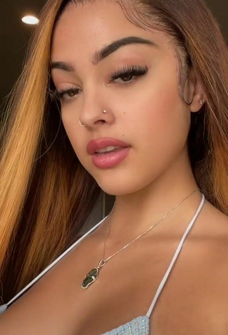 3. Preciosa Malu Trevejo Enseña Escote Con Sujetador De Bikini