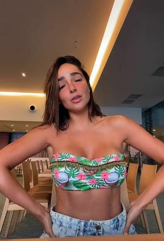 2. Hermosa Manelyk González Enseña Escote Con Sujetador De Bikini