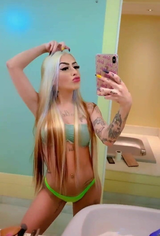 3. Caliente Mirella Fernandez Con Bikini Verde