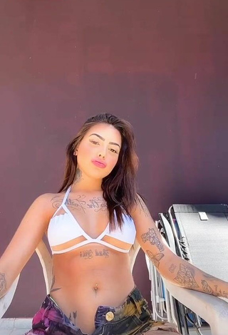 Caliente Mirella Fernandez con Sujetador de Bikini