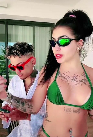 3. Bonita Mirella Fernandez Con Bikini Verde