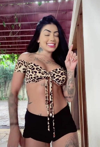 2. Sexy Mirella Fernandez Con Sujetador De Bikini Leopardo