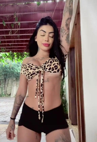 4. Sexy Mirella Fernandez Con Sujetador De Bikini Leopardo