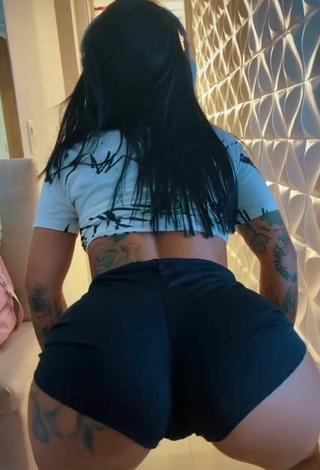 3. Caliente Mirella Fernandez Enseña El Culo Mientras Hace Twerking