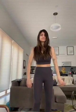 Sexy Mia Khalifa con Leggings Negro