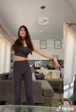 4. Sexy Mia Khalifa Con Leggings Negro