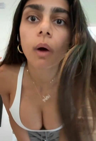 Sexy Mia Khalifa Enseña el culo