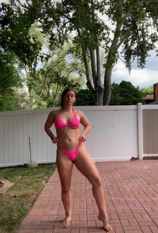 Belleza Mikaila Murphy con Bikini Rosa