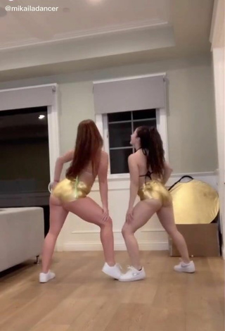 Dulce Mikaila Murphy Enseña el culo mientras hace twerking