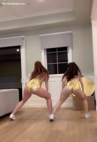 2. Dulce Mikaila Murphy Enseña El Culo Mientras Hace Twerking